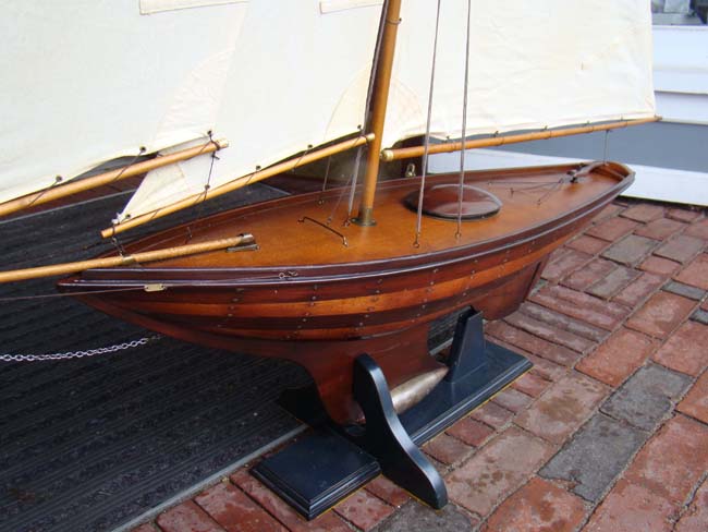 A fine large vintage plank-on-frame Pond Boat — image 3